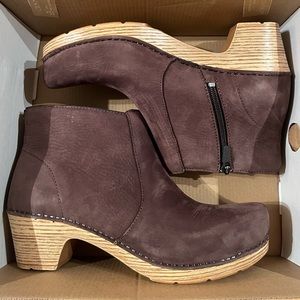 NEW WITH BOX - Dansko Maria Booties - Size 39 (US 8.5-9) - Chocolate - MSRP $175